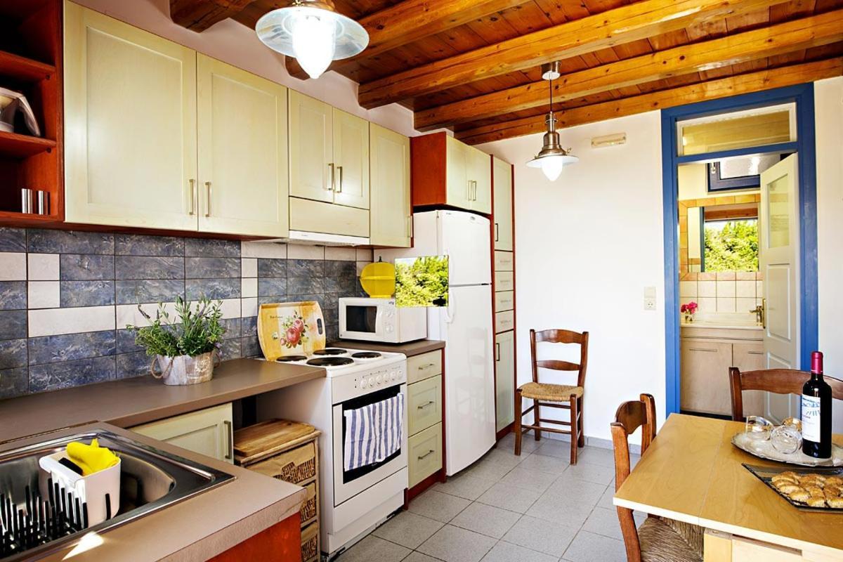 Mirthios-Hill Apartments Плакиас Екстериор снимка