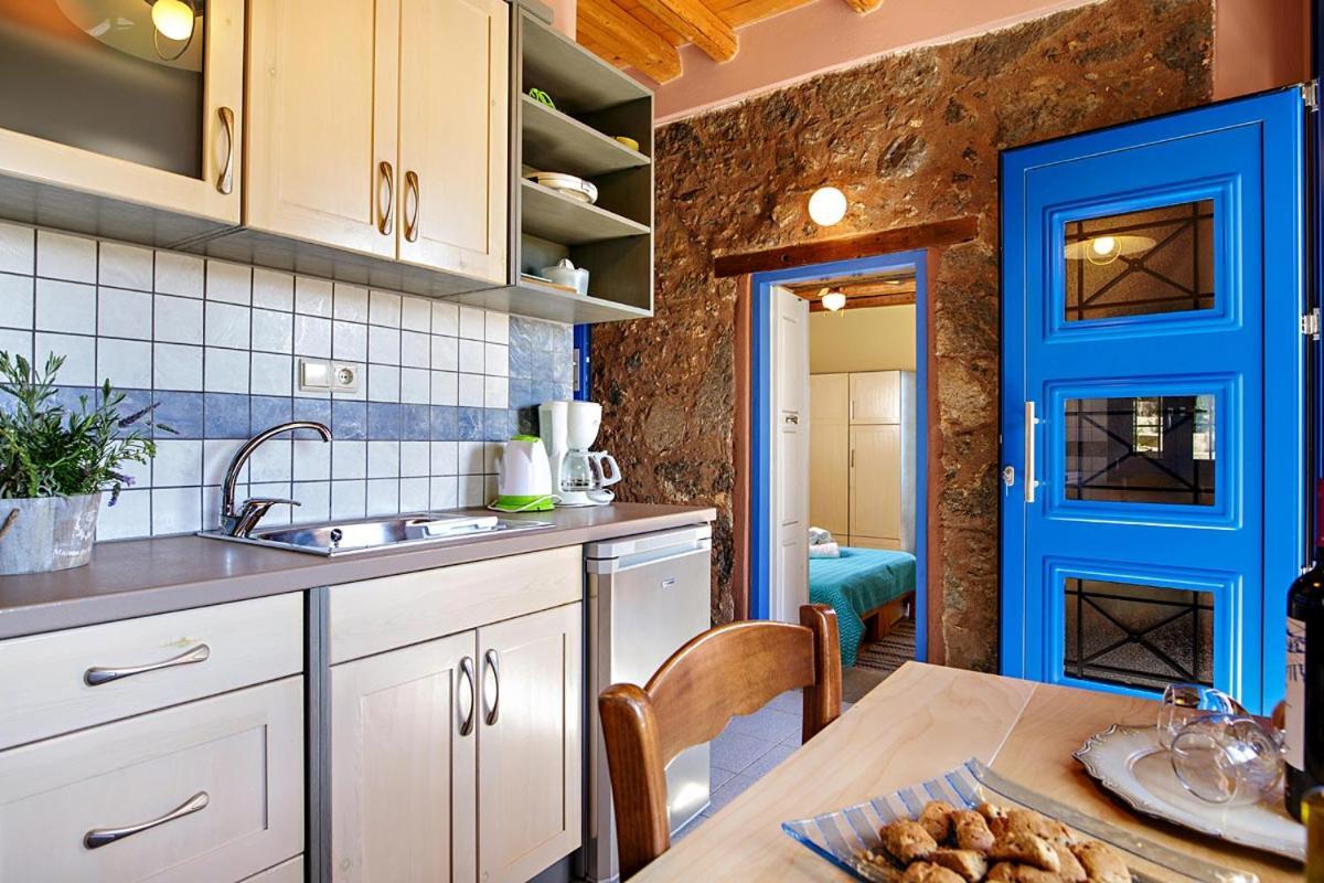 Mirthios-Hill Apartments Плакиас Екстериор снимка