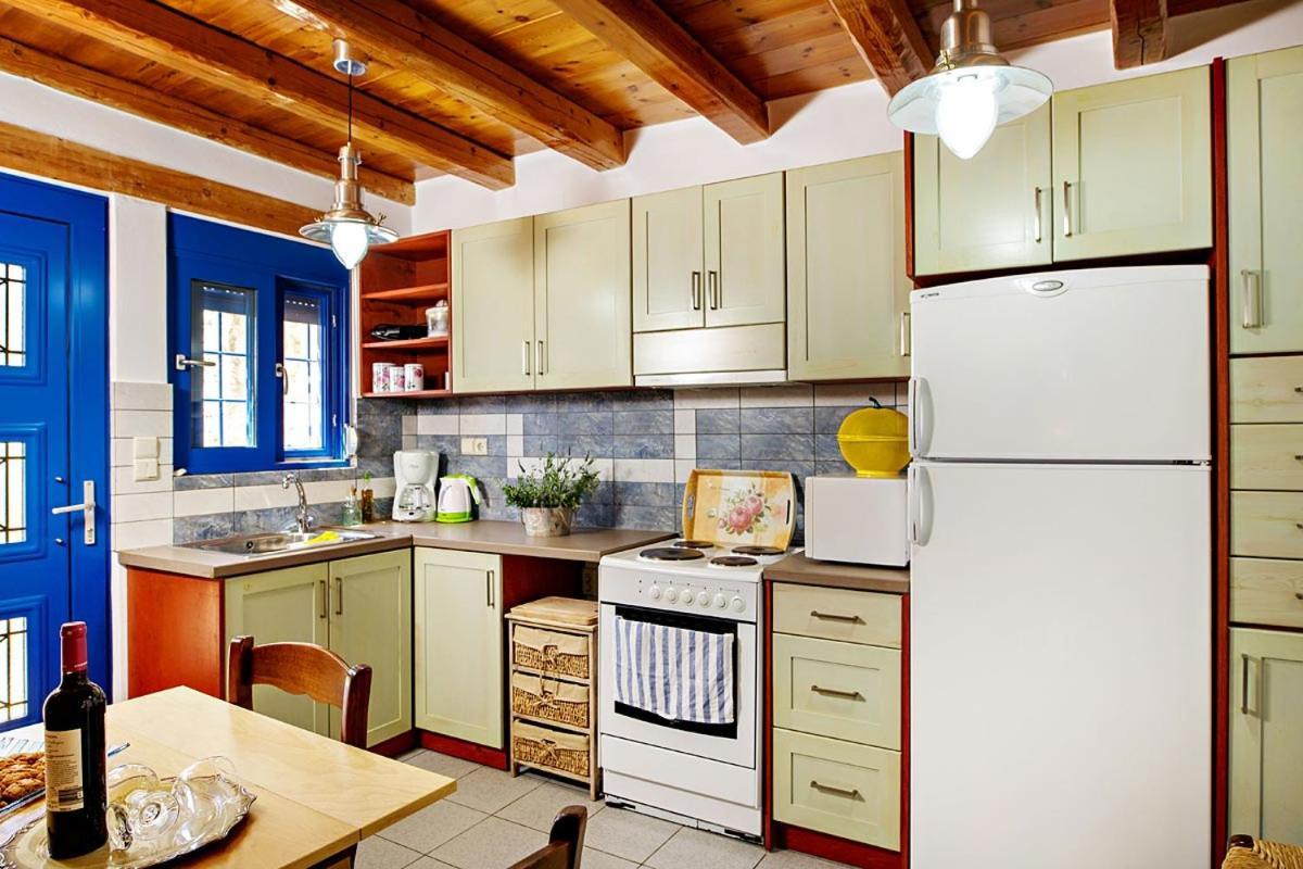 Mirthios-Hill Apartments Плакиас Екстериор снимка