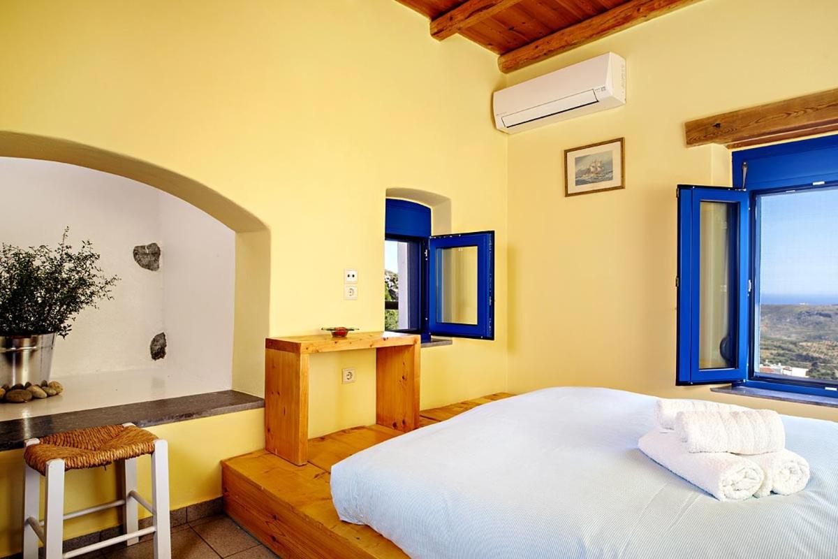 Mirthios-Hill Apartments Плакиас Екстериор снимка