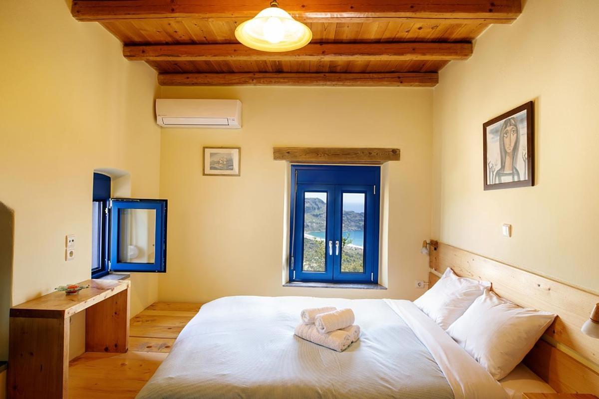 Mirthios-Hill Apartments Плакиас Екстериор снимка