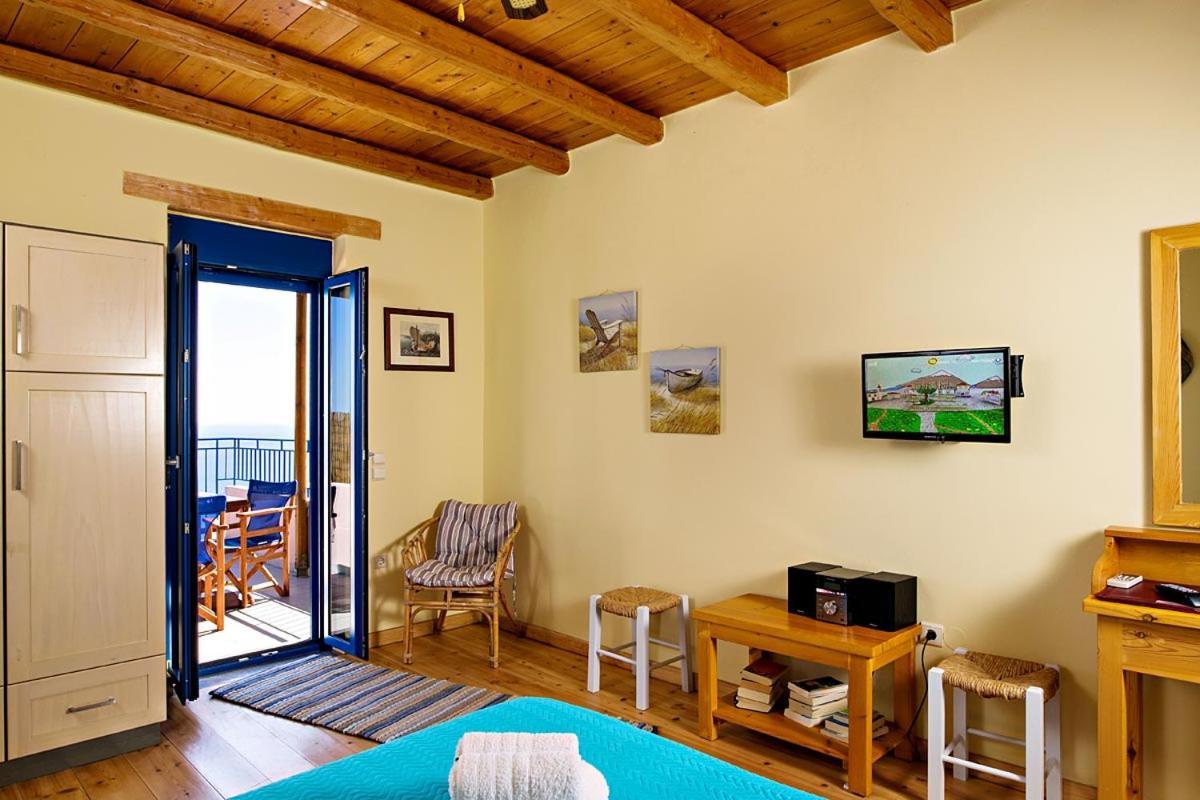 Mirthios-Hill Apartments Плакиас Екстериор снимка